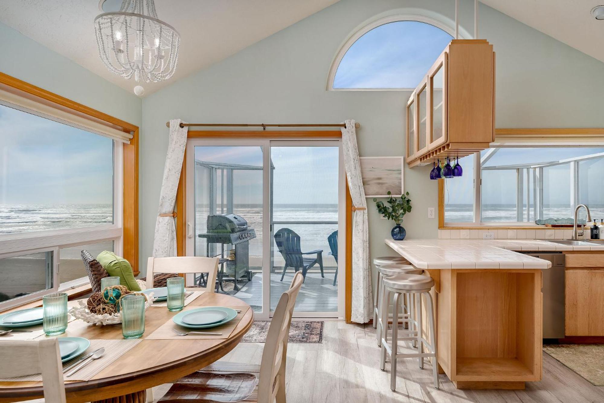Steps From The Beach! Hottub, $1M Ocean View, Deck Waldport Dış mekan fotoğraf